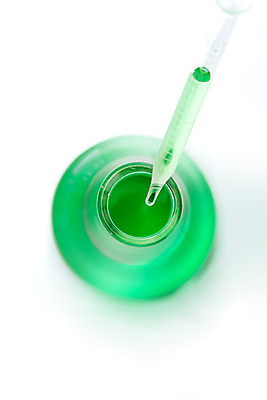 포토 JPG 스튜디오촬영 교육 과학 유리 실내 실험기구 실험 누끼 근접촬영 사람없음 초록색 하이앵글 물감 스포이트 플라스크 오브젝트 흰배경 교구 눈금 용액 국내포토 뷰포인트 컬러 백그라운드 재질 내부 미술도구 흰색 피펫 파일형식