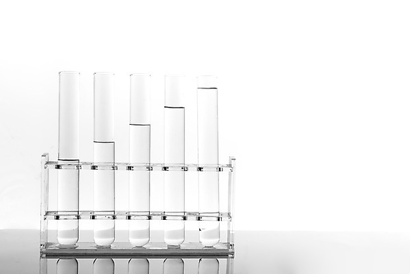 포토 JPG 스튜디오촬영 교육 과학 유리 실내 실험기구 실험 누끼 근접촬영 사람없음 여러개 흰색 투명 오브젝트 시험관 흰배경 교구 용액 시험관대 국내포토 뷰포인트 컬러 다수 백그라운드 재질 내부 파일형식