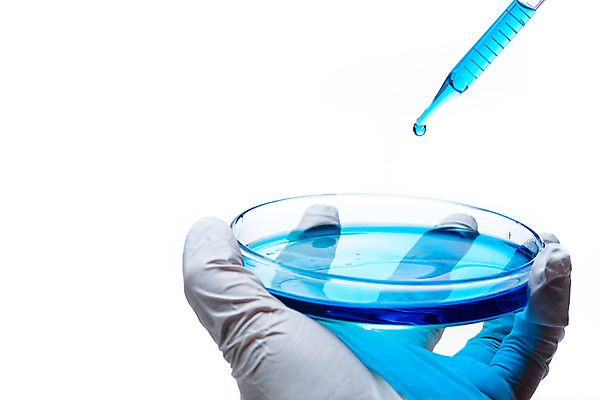 포토 JPG 스튜디오촬영 손 교육 과학 장갑 유리 한손 실내 실험기구 실험 누끼 손짓 근접촬영 신체부위 파란색 관찰 잡기 생명공학 스포이트 오브젝트 흰배경 교구 생물학 미생물 생명과학 샤레 국내포토 잡화 뷰포인트 컬러 백그라운드 의학 모션 재질 생물 사람 내부 흰색 피펫 파일형식