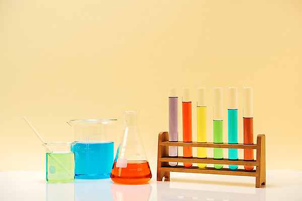 포토 JPG 스튜디오촬영 교육 과학 유리 실내 실험기구 실험 근접촬영 사람없음 컬러풀 여러개 물감 오브젝트 시험관 교구 눈금 비커 삼각플라스크 용액 시험관대 베이지색배경 국내포토 뷰포인트 컬러 다수 백그라운드 재질 내부 미술도구 플라스크 베이지색 파일형식