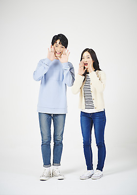 포토 JPG 스튜디오촬영 전신 여자 남자 대학생 대학생라이프 실내 서기 미소 누끼 손짓 20대 성인 두명 앞모습 청춘 외침 한국인 흰배경 신입생 캠퍼스커플 성인만 국내포토 학생 라이프스타일 커플 뷰포인트 백그라운드 컨셉 모션 표정 사람 동양인 청년 내부 소리 흰색 파일형식