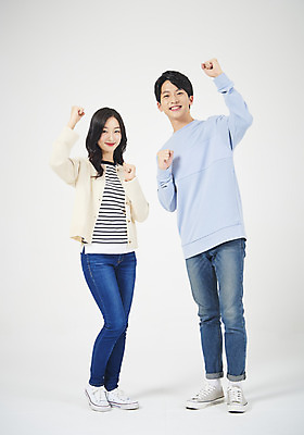 포토 JPG 스튜디오촬영 전신 여자 남자 대학생 대학생라이프 실내 서기 미소 누끼 20대 성인 두명 앞모습 청춘 파이팅 주먹 한국인 흰배경 신입생 캠퍼스커플 성인만 국내포토 학생 라이프스타일 커플 뷰포인트 백그라운드 컨셉 모션 표정 사람 동양인 청년 내부 흰색 파일형식