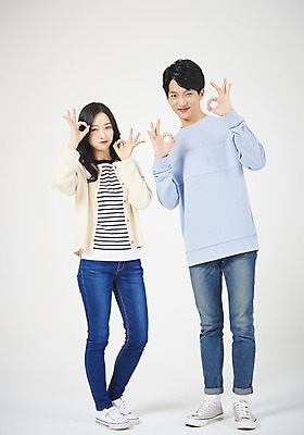 포토 JPG 스튜디오촬영 전신 여자 남자 대학생 대학생라이프 실내 서기 누끼 20대 성인 두명 앞모습 청춘 한국인 OK 흰배경 신입생 캠퍼스커플 성인만 국내포토 학생 라이프스타일 커플 뷰포인트 백그라운드 컨셉 모션 사람 동양인 손짓 청년 내부 흰색 파일형식