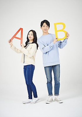 포토 JPG 스튜디오촬영 전신 알파벳 여자 남자 대학생 대학생라이프 실내 서기 미소 들기 누끼 20대 성인 두명 앞모습 옆모습 청춘 한국인 B 흰배경 캠퍼스커플 A 성인만 국내포토 학생 라이프스타일 커플 영어 뷰포인트 백그라운드 컨셉 모션 표정 사람 동양인 청년 내부 흰색 파일형식