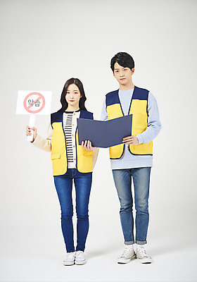 포토 JPG 스튜디오촬영 전신 여자 남자 대학생 캠페인 대학생라이프 실내 서기 누끼 20대 성인 두명 앞모습 청춘 한국인 선서 흰배경 캠퍼스커플 성인만 악습 국내포토 학생 라이프스타일 커플 뷰포인트 백그라운드 컨셉 모션 사람 동양인 청년 내부 흰색 맹세 파일형식