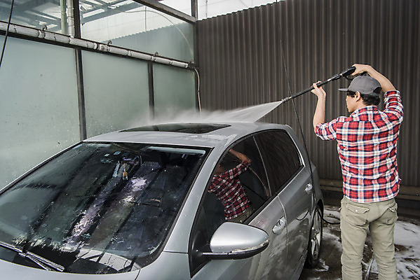 포토 JPG 주간 남자 자동차 한명 서기 들기 상반신 성인 야외 뒷모습 청결 한국인 분사 세차 물뿌리기 분사기 세차장 차청소 성인남자한명만 손세차 셀프세차 국내포토 자연요소 1 육상교통 뷰포인트 모션 사람 동양인 위생 청소 남자한명만 성인남자만 파일형식