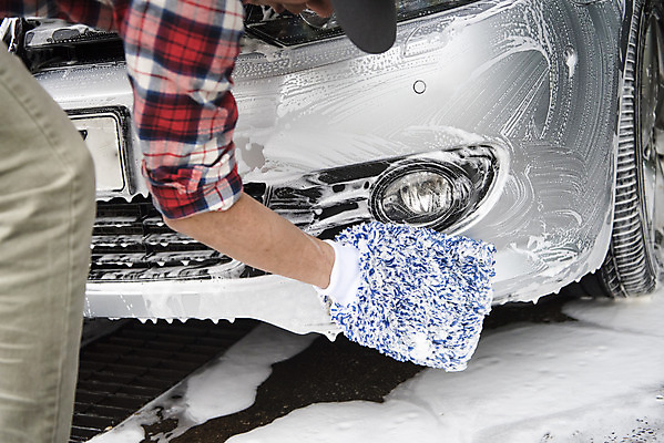 포토 JPG 주간 남자 자동차 한명 상반신 성인 야외 옆모습 청결 거품 한국인 닦기 세차 세차장 손걸레 차청소 성인남자한명만 손세차 셀프세차 국내포토 자연요소 1 육상교통 뷰포인트 모션 사람 동양인 위생 청소 걸레 남자한명만 성인남자만 파일형식