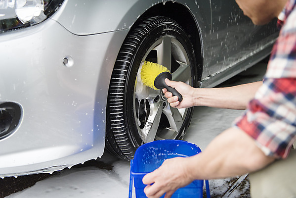 포토 JPG 주간 남자 자동차 한명 상반신 성인 야외 옆모습 청결 거품 한국인 차바퀴 타이어 닦기 세차 세차장 차청소 청소용솔 성인남자한명만 손세차 셀프세차 국내포토 자연요소 1 육상교통 뷰포인트 모션 사람 동양인 바퀴 위생 청소도구 청소 남자한명만 성인남자만 파일형식