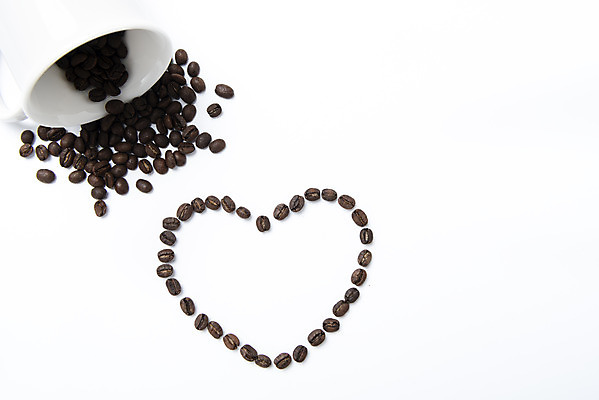 포토 JPG 스튜디오촬영 티타임 실내 사랑 누끼 사람없음 하이앵글 카페 원두 하트 커피잔 오브젝트 흰배경 쏟아짐 플랫레이 국내포토 모양 감정 커피 뷰포인트 백그라운드 모션 휴식 잔 내부 상점 흰색 플랫 파일형식