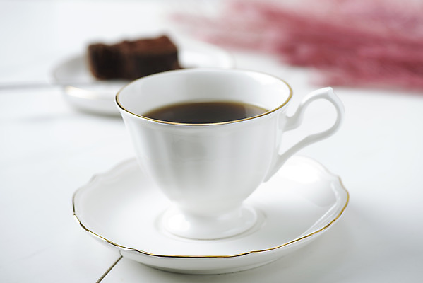 포토 JPG 스튜디오촬영 티타임 실내 누끼 사람없음 카페 커피잔 오브젝트 흰배경 원두커피 아메리카노 브라우니 핑크뮬리 국내포토 식물 커피 백그라운드 휴식 디저트 잔 내부 상점 흰색 파일형식