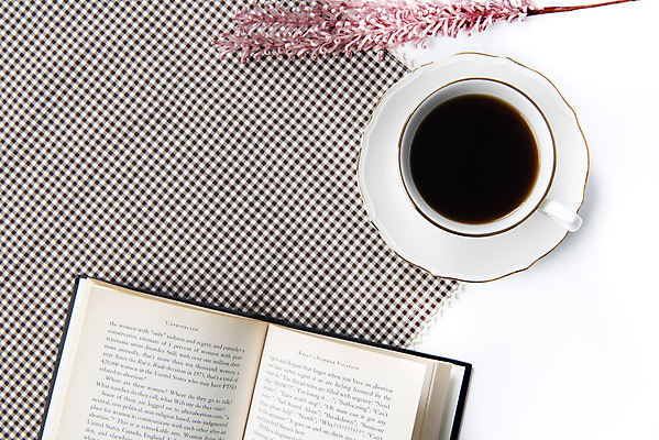 포토 JPG 스튜디오촬영 커피 티타임 실내 누끼 사람없음 책 하이앵글 카페 식탁보 커피잔 오브젝트 원두커피 아메리카노 플랫레이 국내포토 음료 뷰포인트 휴식 잔 내부 상점 플랫 파일형식