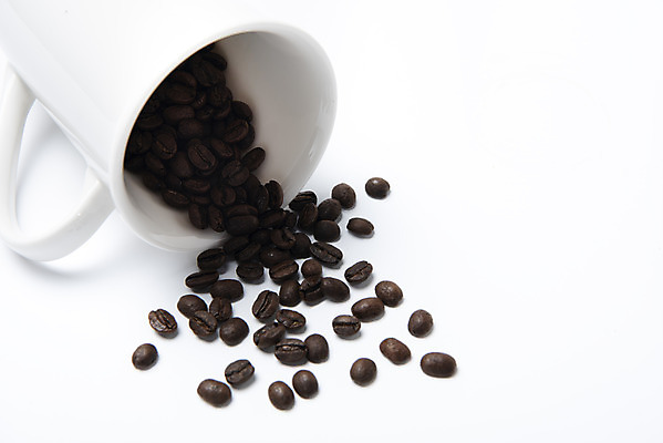 포토 JPG 스튜디오촬영 티타임 실내 누끼 근접촬영 사람없음 카페 원두 커피잔 오브젝트 흰배경 쏟아짐 국내포토 커피 뷰포인트 백그라운드 모션 휴식 잔 내부 상점 흰색 파일형식