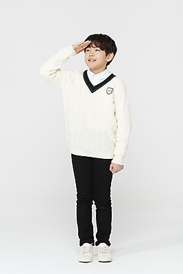 포토 JPG 스튜디오촬영 전신 학생 응시 교육 남자 어린이라이프 초등학생 어린이 남학생 학교 모션 실내 한명 서기 미소 사람 손짓 소년 앞모습 10대 한국인 흰배경 학원 멀리보기 소년한명만 국내포토 1 라이프스타일 시선 뷰포인트 백그라운드 청소년 표정 동양인 내부 흰색 남자한명만 소년만 파일형식