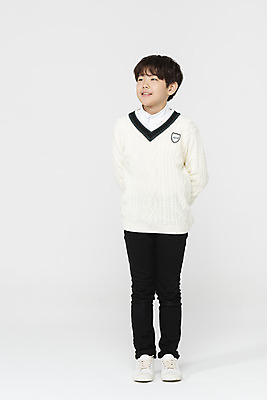 포토 JPG 스튜디오촬영 전신 학생 응시 교육 남자 어린이라이프 초등학생 어린이 남학생 학교 모션 실내 한명 서기 미소 사람 소년 앞모습 10대 한국인 흰배경 학원 멀리보기 소년한명만 국내포토 1 라이프스타일 시선 뷰포인트 백그라운드 청소년 표정 동양인 내부 흰색 남자한명만 소년만 파일형식