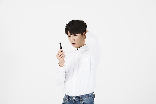 포토 JPG 스튜디오촬영 남자 캠페인 담배 실내 한명 누끼 상반신 20대 성인 앞모습 한국인 유혹 고민 흰배경 금연 습관 절제 흡연자 전자담배 성인남자한명만 국내포토 1 감정 뷰포인트 백그라운드 컨셉 흡연 사람 동양인 청년 내부 흰색 사회이슈 남자한명만 성인남자만 파일형식