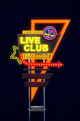 PSD 편집 편집이미지 영어 화살표 백그라운드 간판 타이포그라피 사람없음 컬러풀 3D 입체 디지털합성 클럽 네온 칵테일바 재즈 라이브 옥외간판 목업 이미지편집 편집3D 문자 음악 컬러 선술집 파일형식