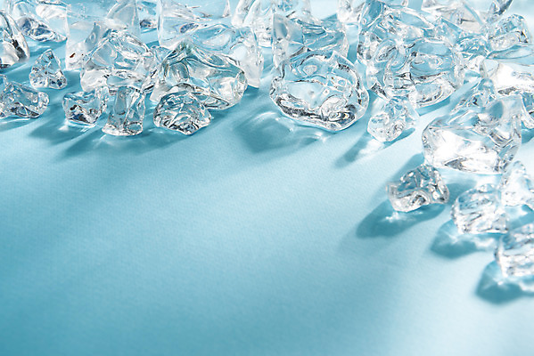 포토 JPG 스튜디오촬영 계절 종이 조각 백그라운드 휴가 실내 사람없음 여름 파란색 여름휴가 바캉스 얼음 투명 시원함 오브젝트 얼음조각 국내포토 자연요소 컬러 내부 파일형식 여름_계절