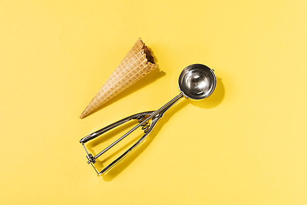 포토 JPG 스튜디오촬영 계절 음식 백그라운드 휴가 아이스크림 디저트 실내 사람없음 여름 여름휴가 바캉스 하이앵글 노란색 오브젝트 아이스크림콘 스쿱 플랫레이 국내포토 뷰포인트 컬러 내부 플랫 콘 파일형식 여름_계절