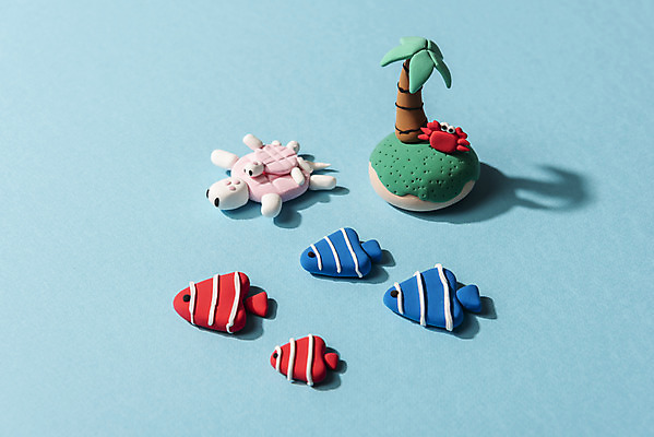 포토 JPG 스튜디오촬영 계절 종이 바다 섬 백그라운드 여러마리 휴가 실내 어류 사람없음 여름 여름휴가 바캉스 컬러풀 야자수 꽃게 거북이 열대어 오브젝트 클레이아트 국내포토 나무 컬러 다수 파충류 내부 수중동물 게 공예 점토 파일형식 여름_계절