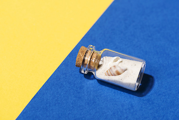 포토 JPG 스튜디오촬영 계절 종이 모래 백그라운드 휴가 유리병 실내 사람없음 여름 파란색 여름휴가 바캉스 컬러풀 노란색 소라 병 오브젝트 국내포토 식기 컬러 병_용기 어패류 내부 파일형식 여름_계절