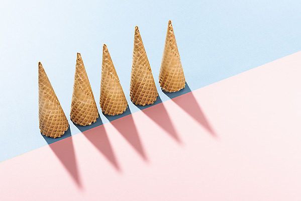 포토 JPG 스튜디오촬영 계절 종이 백그라운드 휴가 아이스크림 실내 그림자 사람없음 여름 여름휴가 바캉스 컬러풀 오브젝트 아이스크림콘 국내포토 컬러 디저트 내부 콘 파일형식 여름_계절