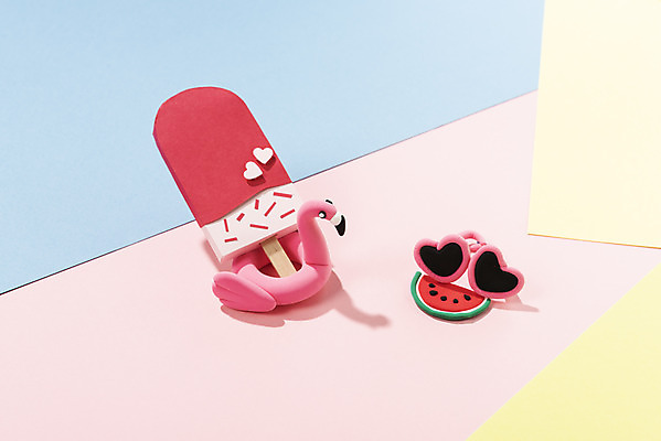 포토 JPG 스튜디오촬영 계절 종이 백그라운드 휴가 아이스크림 수박 실내 사람없음 여름 여름휴가 바캉스 컬러풀 선글라스 미니어처 플라밍고 오브젝트 튜브 클레이아트 수박조각 플라밍고튜브 국내포토 안경 컬러 조각 과일 조류 디저트 내부 모형 공예 점토 파일형식 여름_계절