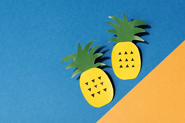 포토 JPG 스튜디오촬영 계절 종이 백그라운드 과일 휴가 실내 사람없음 여름 여름휴가 바캉스 하이앵글 컬러풀 페이퍼아트 파인애플 오브젝트 플랫레이 국내포토 뷰포인트 컬러 내부 플랫 열대과일 파일형식 여름_계절
