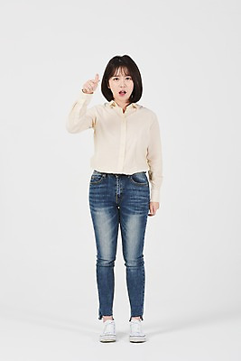 포토 JPG 스튜디오촬영 전신 여학생 여자 대학생 스트레스 실내 한명 서기 누끼 20대 청년 성인 앞모습 한국인 분노 가리킴 찡그림 흰배경 성인여자한명만 국내포토 1 학생 감정 뷰포인트 백그라운드 모션 표정 사람 동양인 손짓 내부 흰색 여자한명만 성인여자만 파일형식