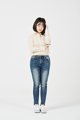 포토 JPG 스튜디오촬영 전신 여학생 여자 대학생 스트레스 실내 한명 서기 누끼 20대 청년 성인 앞모습 눈감음 한국인 질병 고민 흰배경 두통 성인여자한명만 국내포토 1 학생 감정 뷰포인트 백그라운드 의학 모션 사람 동양인 내부 흰색 여자한명만 성인여자만 파일형식