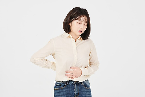 포토 JPG 스튜디오촬영 여학생 여자 대학생 허리손 실내 한명 누끼 상반신 20대 청년 성인 앞모습 눈감음 고통 한국인 흰배경 복통 생리통 성인여자한명만 국내포토 1 학생 감정 뷰포인트 포즈 백그라운드 모션 사람 동양인 내부 흰색 질병 여자한명만 성인여자만 파일형식