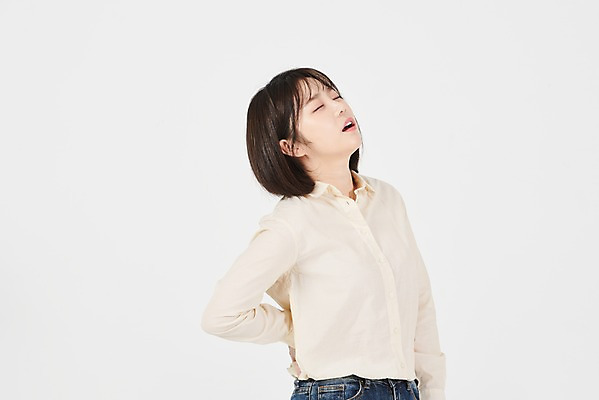 포토 JPG 스튜디오촬영 여학생 여자 대학생 허리손 실내 한명 서기 누끼 상반신 20대 청년 성인 옆모습 눈감음 고통 한국인 흰배경 허리통증 성인여자한명만 국내포토 1 학생 감정 뷰포인트 포즈 백그라운드 모션 사람 동양인 내부 흰색 여자한명만 성인여자만 파일형식