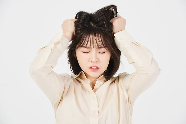 포토 JPG 스튜디오촬영 여학생 여자 대학생 스트레스 실내 한명 서기 누끼 상반신 20대 청년 성인 앞모습 눈감음 한국인 짜증 찡그림 고민 흰배경 두통 성인여자한명만 국내포토 1 학생 감정 뷰포인트 백그라운드 모션 표정 사람 동양인 내부 흰색 질병 여자한명만 성인여자만 파일형식