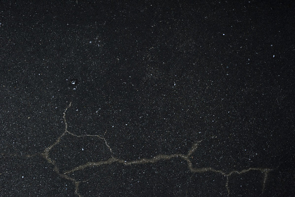 포토 JPG 주간 벽 백그라운드 패턴 근접촬영 사람없음 야외 검은색 빈티지 균열 질감 돌벽 벽돌담 돌재질 국내포토 자연요소 뷰포인트 컬러 컨셉 무늬 모션 재질 벽돌 담장 돌_바위 파일형식