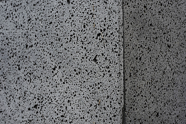 포토 JPG 주간 벽 백그라운드 근접촬영 사람없음 야외 빈티지 구멍 질감 돌벽 돌재질 차콜색 국내포토 자연요소 뷰포인트 컬러 컨셉 재질 돌_바위 파일형식