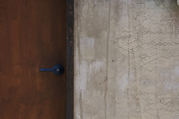 포토 JPG 주간 벽 백그라운드 근접촬영 사람없음 야외 갈색 문 빈티지 질감 문고리 국내포토 자연요소 뷰포인트 컬러 컨셉 파일형식