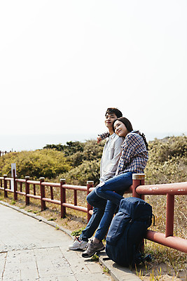 포토 JPG 주간 전신 커플 응시 여자 남자 여행 배낭 난간 자연 휴식 아웃도어 사랑 서기 미소 사람 20대 성인 야외 두명 옆모습 30대 친구 울타리 제주도 기댐 다정 봄 트래킹 한국인 들풀 국내여행 올레길 용머리해안 제주도여행 성인만 어깨에손 국내포토 자연요소 시선 계절 감정 길 뷰포인트 컨셉 가방 관계 모션 레저 한국 표정 동양인 청년 장년 담장 생태계 서귀포 파일형식