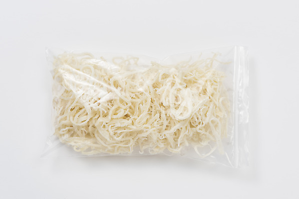 포토 JPG 스튜디오촬영 건조 실내 누끼 사람없음 하이앵글 가공식품 해산물 안주 오브젝트 흰배경 비닐 건어물 마른안주 비닐포장 오징어채 플랫레이 국내포토 뷰포인트 백그라운드 포장 재질 내부 흰색 플랫 파일형식