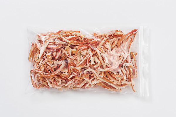 포토 JPG 스튜디오촬영 건조 실내 누끼 사람없음 하이앵글 가공식품 해산물 안주 오브젝트 흰배경 비닐 건어물 마른안주 비닐포장 오징어채 플랫레이 국내포토 뷰포인트 백그라운드 포장 재질 내부 흰색 플랫 파일형식