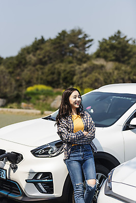 포토 JPG 주간 응시 여자 교통수단 여행 자동차 한명 서기 미소 사람 상반신 20대 성인 야외 옆모습 제주도 팔짱 자연보호 환경 그린캠페인 기댐 봄 한국인 에너지 그린에너지 주차 에코 친환경 충전 국내여행 전기자동차 주유구 충전소 친환경자동차 성인여자한명만 그린슈머 국내포토 자연요소 1 시선 계절 육상교통 캠페인 뷰포인트 교통 모션 자연 한국 표정 동양인 청년 보호 여자한명만 성인여자만 파일형식