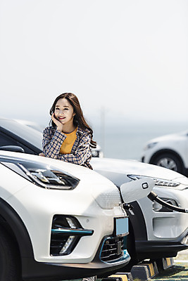 포토 JPG 주간 응시 여자 교통수단 여행 자동차 한명 미소 사람 상반신 20대 성인 야외 앞모습 제주도 자연보호 환경 그린캠페인 기댐 턱괴기 봄 한국인 에너지 그린에너지 주차 에코 친환경 충전 국내여행 전기자동차 충전소 친환경자동차 성인여자한명만 그린슈머 국내포토 자연요소 1 시선 계절 육상교통 캠페인 뷰포인트 교통 모션 자연 한국 표정 동양인 청년 보호 여자한명만 성인여자만 파일형식