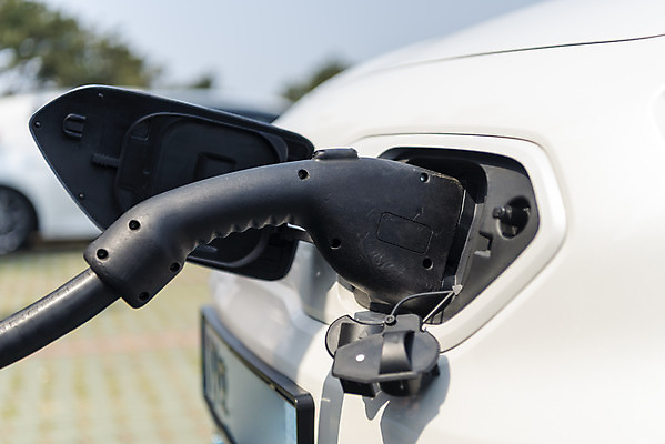 포토 JPG 주간 교통수단 여행 자동차 근접촬영 사람없음 야외 아웃포커스 제주도 자연보호 환경 그린캠페인 봄 에너지 그린에너지 에코 친환경 충전 국내여행 전기자동차 충전소 친환경자동차 국내포토 자연요소 계절 육상교통 캠페인 뷰포인트 교통 자연 한국 촬영기법 보호 파일형식