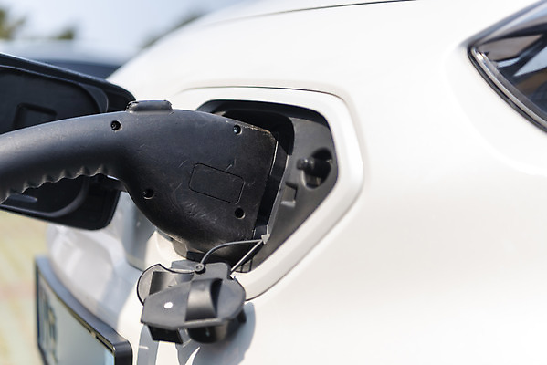 포토 JPG 주간 교통수단 여행 자동차 근접촬영 사람없음 야외 아웃포커스 제주도 자연보호 환경 그린캠페인 봄 에너지 그린에너지 에코 친환경 충전 국내여행 전기자동차 충전소 친환경자동차 국내포토 자연요소 계절 육상교통 캠페인 뷰포인트 교통 자연 한국 촬영기법 보호 파일형식