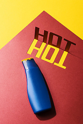 포토 JPG 스튜디오촬영 문자 알파벳 영어 계절 실내 타이포그라피 사람없음 빨간색 여름 단어 여름휴가 바캉스 컬러풀 노란색 화장품 페이퍼아트 더위 선크림 오브젝트 HOT 국내포토 컬러 날씨 휴가 내부 뷰티 파일형식 여름_계절