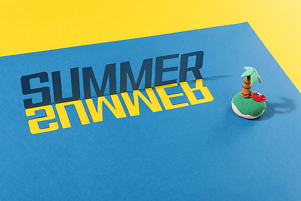 포토 JPG 스튜디오촬영 문자 알파벳 영어 계절 섬 실내 타이포그라피 사람없음 여름 파란색 단어 여름휴가 바캉스 컬러풀 야자수 노란색 미니어처 게 오브젝트 점토 클레이아트 국내포토 나무 컬러 휴가 갑각류 내부 모형 공예 파일형식 여름_계절