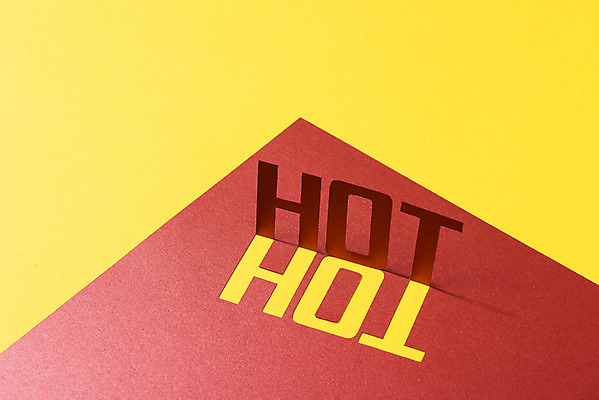 포토 JPG 스튜디오촬영 문자 알파벳 영어 계절 실내 타이포그라피 사람없음 빨간색 여름 단어 여름휴가 바캉스 컬러풀 노란색 더위 오브젝트 HOT 국내포토 컬러 날씨 휴가 내부 파일형식 여름_계절