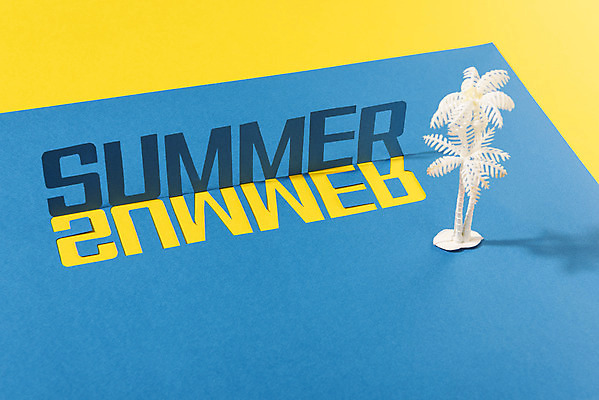 포토 JPG 스튜디오촬영 문자 알파벳 계절 실내 타이포그라피 사람없음 여름 파란색 단어 여름휴가 바캉스 컬러풀 야자수 노란색 미니어처 페이퍼아트 오브젝트 국내포토 나무 영어 컬러 휴가 내부 모형 파일형식 여름_계절