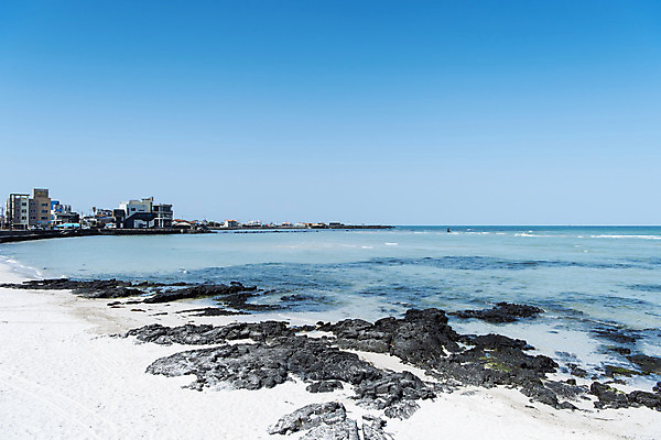 포토 JPG 주간 여행 자연 하늘 한국 풍경 해변 사람없음 야외 제주도 맑음 봄 해수욕장 협재해수욕장 국내포토 자연요소 계절 아시아 바다 날씨 생태계 파일형식