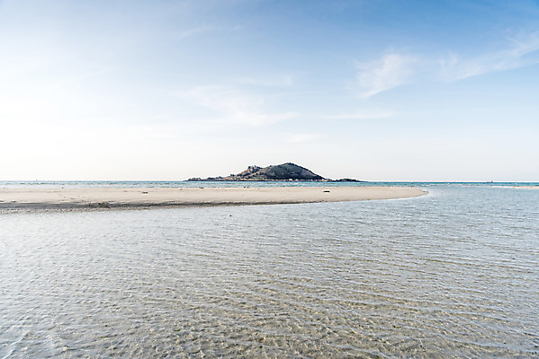 포토 JPG 주간 구름 섬 여행 자연 하늘 한국 풍경 사람없음 야외 제주도 맑음 봄 금능해수욕장 국내포토 자연요소 계절 아시아 날씨 해수욕장 생태계 파일형식
