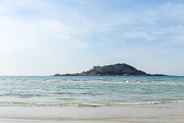포토 JPG 주간 구름 여행 자연 하늘 한국 풍경 사람없음 야외 제주도 맑음 봄 비양도 협재해수욕장 국내포토 자연요소 계절 아시아 섬 날씨 해수욕장 생태계 파일형식