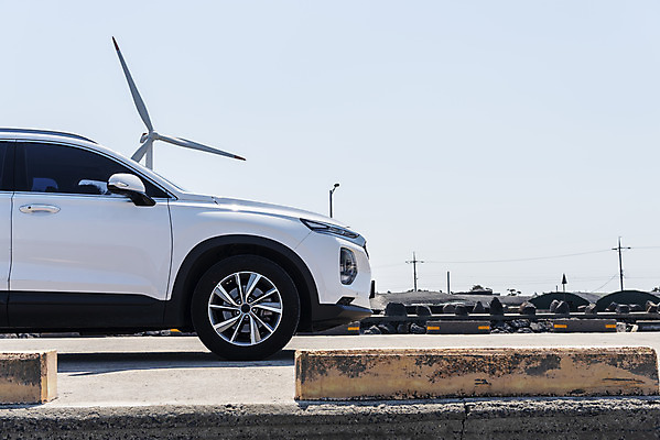 포토 JPG 주간 여행 자동차 자연 바람 한국 풍경 사람없음 야외 제주도 맑음 봄 에너지 그린에너지 풍력에너지 에코 신창해안도로 국내포토 자연요소 계절 아시아 육상교통 날씨 환경 생태계 해안도로 파일형식